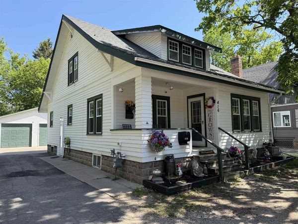 416 W FULTON STREET, Waupaca, WI 54981