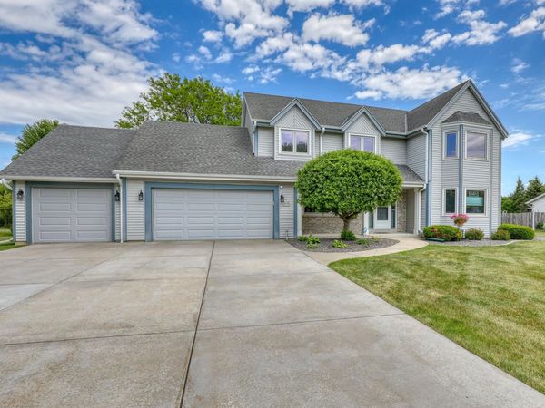 W146N6234 Wigwam Ct, Menomonee Falls, WI 53051