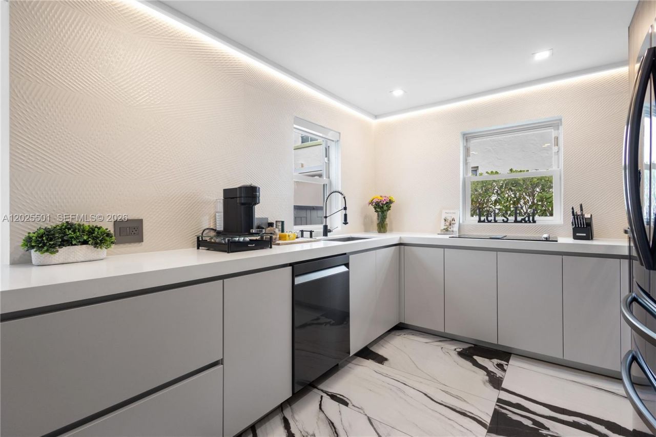 1544 Michigan Ave, Miami Beach, FL 33139 Photo
