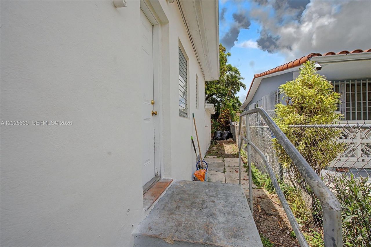 Please Call For Address, Miami, FL 33135 Photo