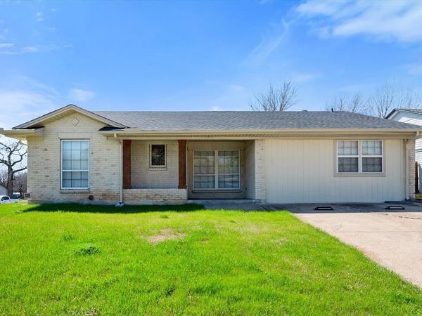 2316 Gilbert Circle, Arlington, TX 76010
