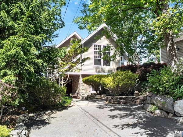 73 South Road, BLOOMINGDALE, NJ 07403