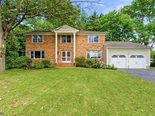 10 Dickens Ct, Morris, NJ 07960