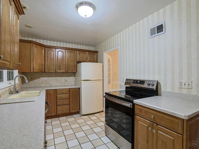 8853 Hollyhock Drive, Springfield Twp., OH 45231 Photo 17