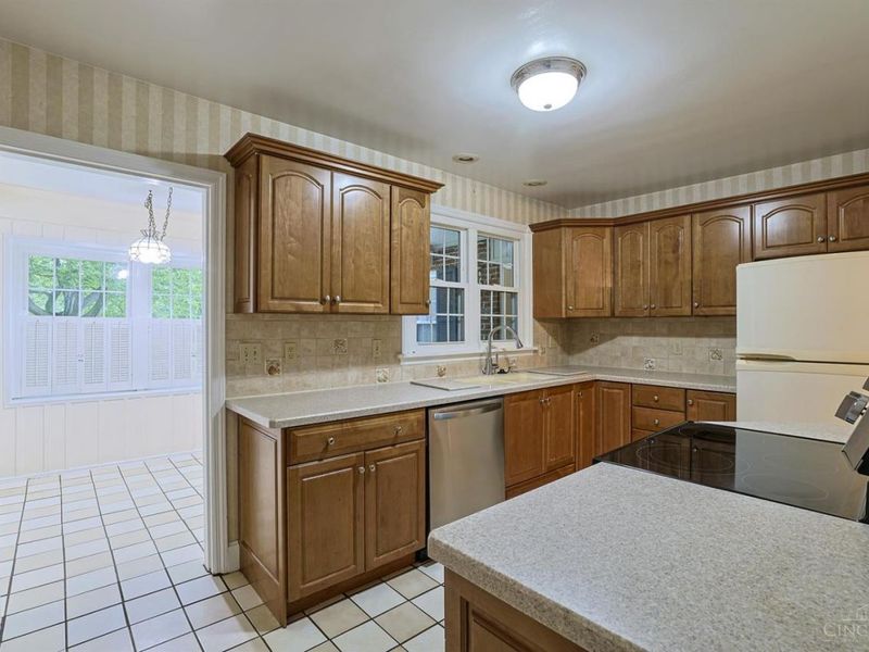 8853 Hollyhock Drive, Springfield Twp., OH 45231 Photo 18