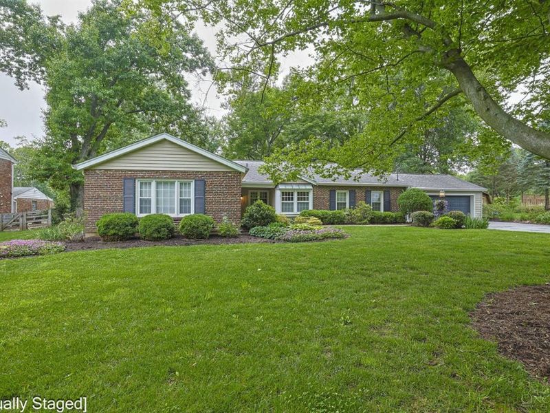 8853 Hollyhock Drive, Cincinnati, OH 45231 Photo 2