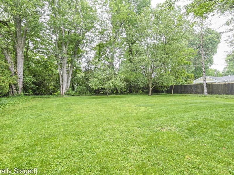 8853 Hollyhock Drive, Cincinnati, OH 45231 Photo 31