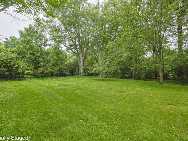 8853 Hollyhock Drive, Cincinnati, OH 45231 Photo 32