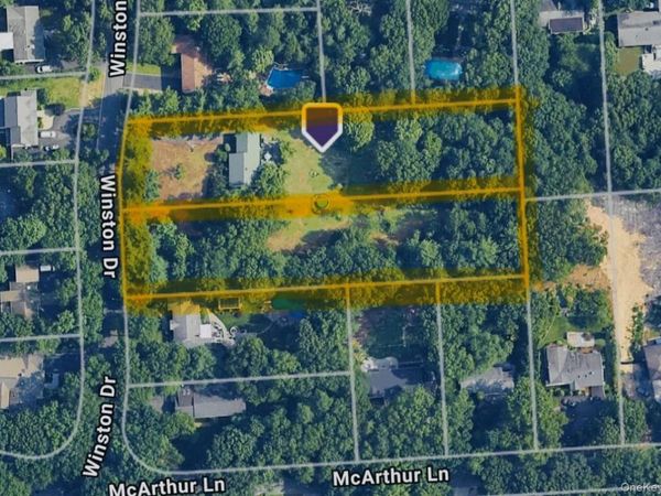37 Winston Drive , Smithtown, NY 11787