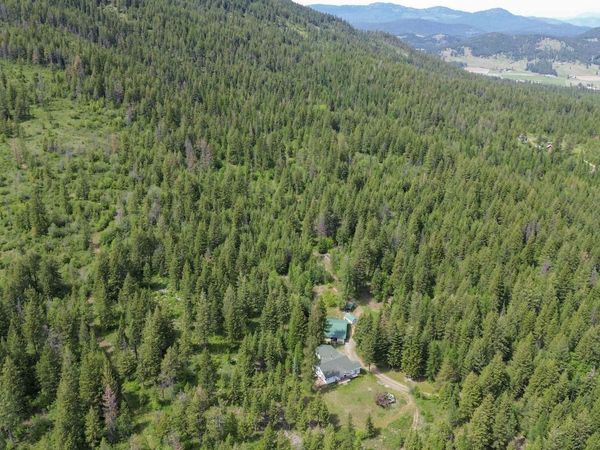 2015 Thoni Rd, Addy, WA 99101