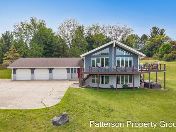 4154 S Sunset Drive, Fremont, MI 49412