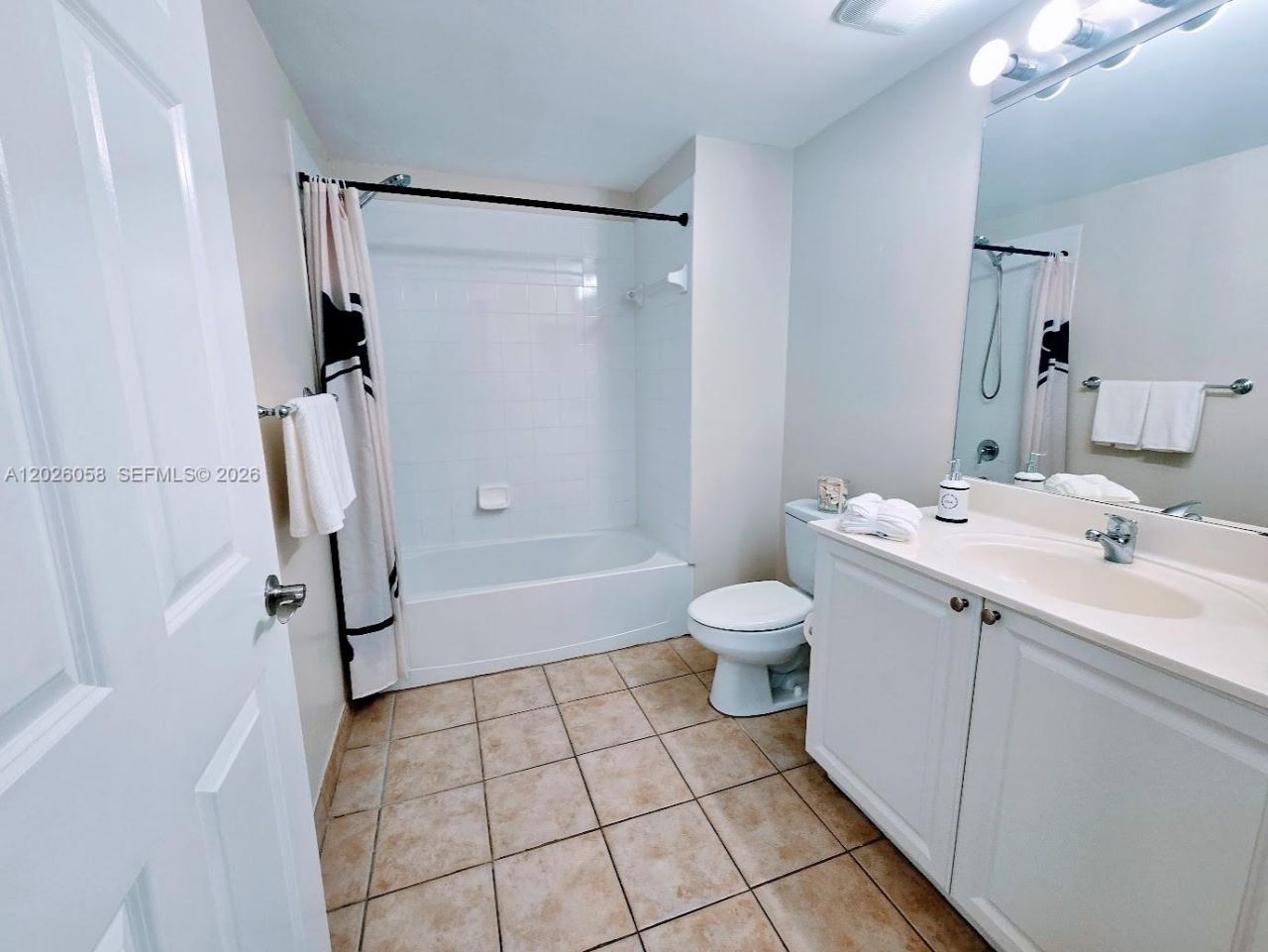 888 S Douglas Rd , Unit 1507, Coral Gables, FL 33134 Photo