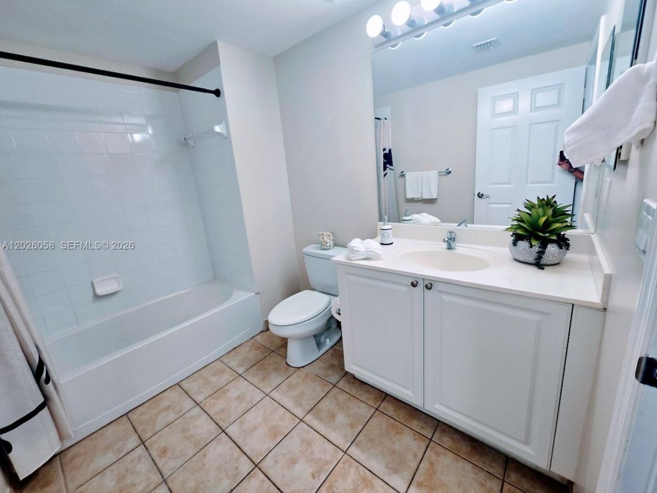 888 S Douglas Rd , Unit 1507, Coral Gables, FL 33134 Photo