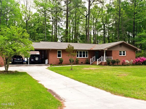 705 N Edgewood Circle, Whiteville, NC 28472
