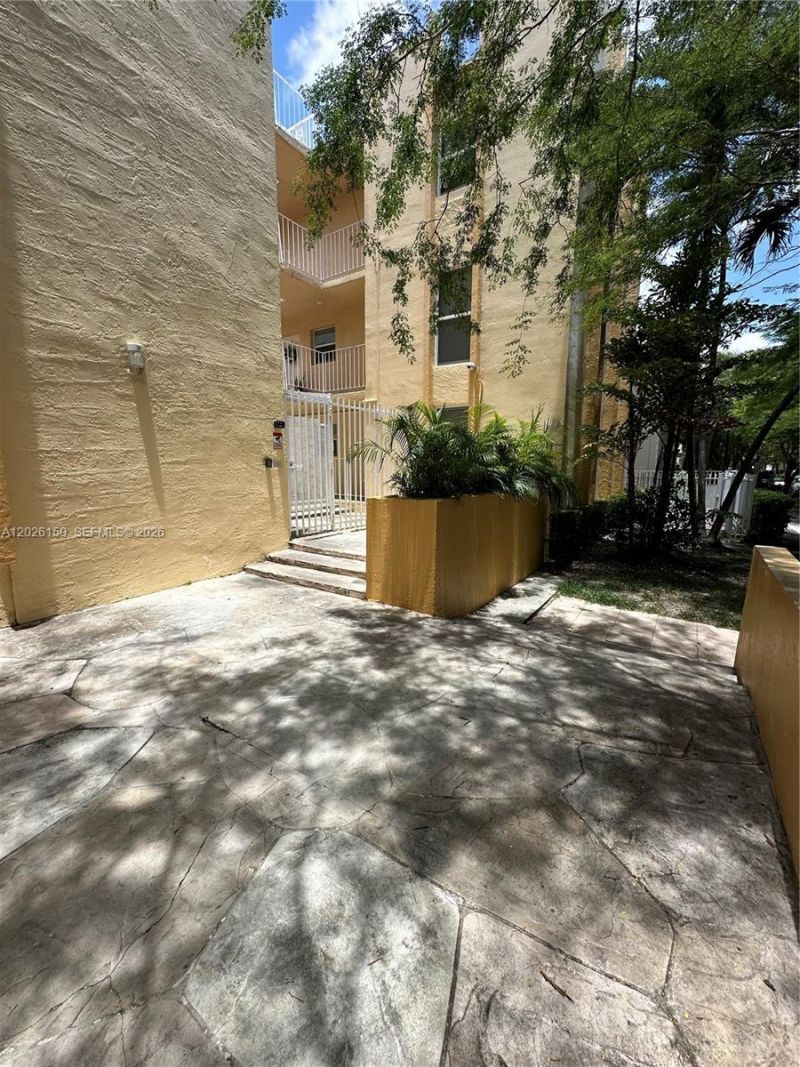 1208 Salzedo St , Unit 18, Coral Gables, FL 33134 Photo