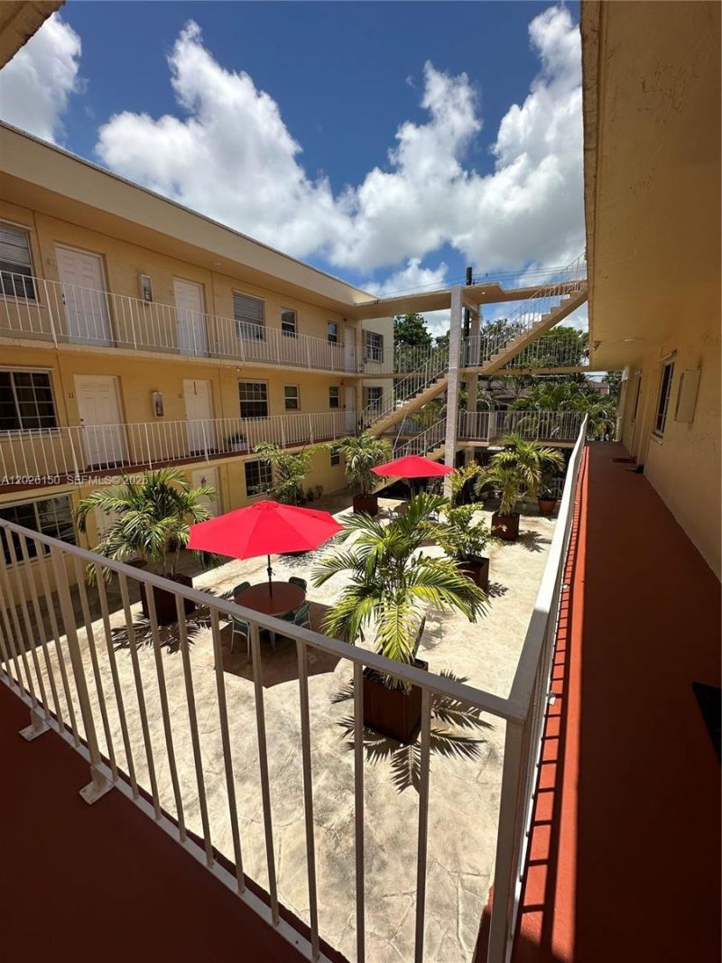 1208 Salzedo St , Unit 18, Coral Gables, FL 33134 Photo