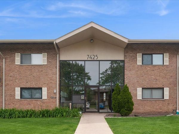7425 Brookdale Drive , Unit 113, Darien, IL 60561
