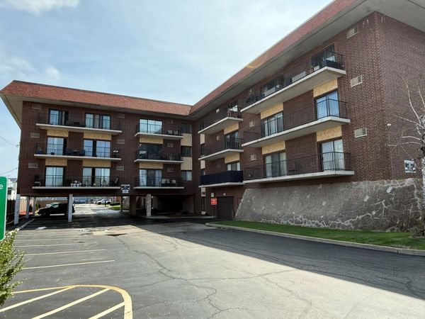 9520 Mayfield Avenue , Unit 212, Oak Lawn, IL 60453