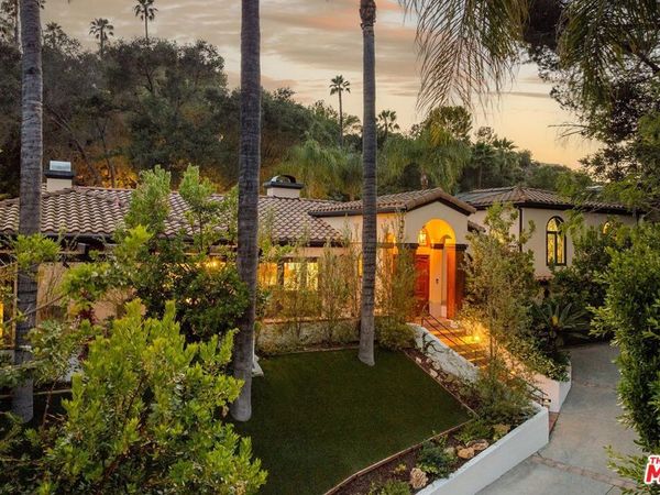 3757 Hayvenhurst Avenue, Encino, CA 91436