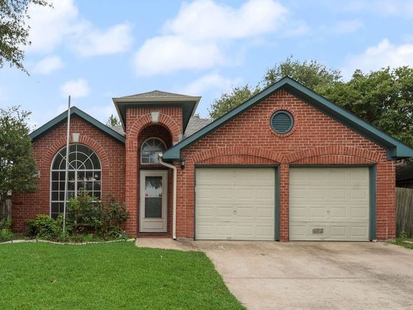 2707 Red Oak Drive, Grand Prairie, TX 75052
