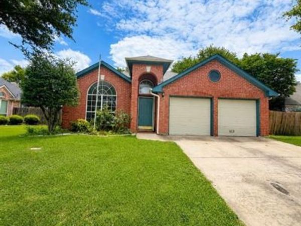 2707 Red Oak Drive, Grand Prairie, TX 75052