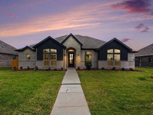 1913 Barrix Lane, DeSoto, TX 75115