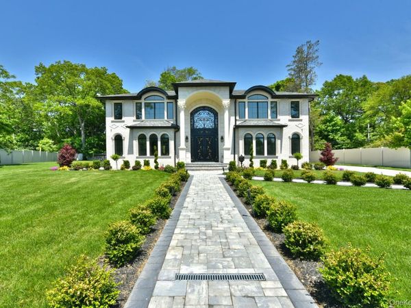 33 Parkway Drive , Roslyn Heights, NY 11577