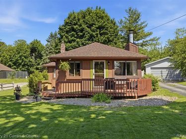 8303 Lagoon Street, Commerce Twp, MI 48382