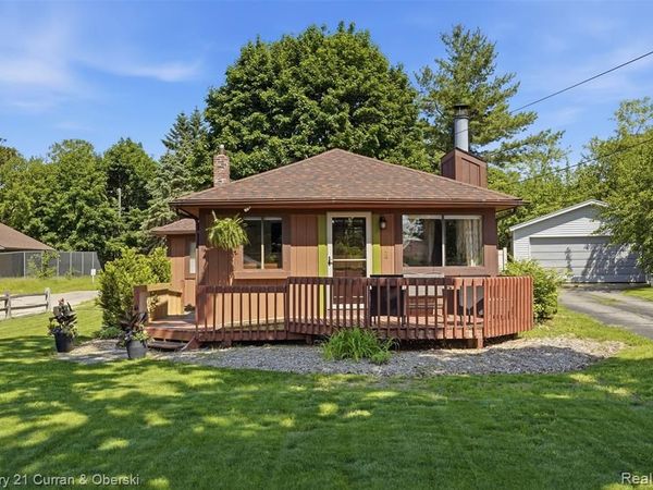 8303 Lagoon Street, Commerce Twp, MI 48382