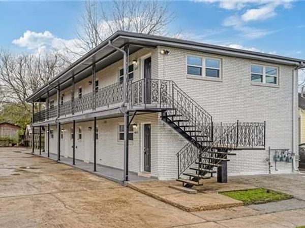 6608 DAUPHINE Street , Arabi, LA 70032