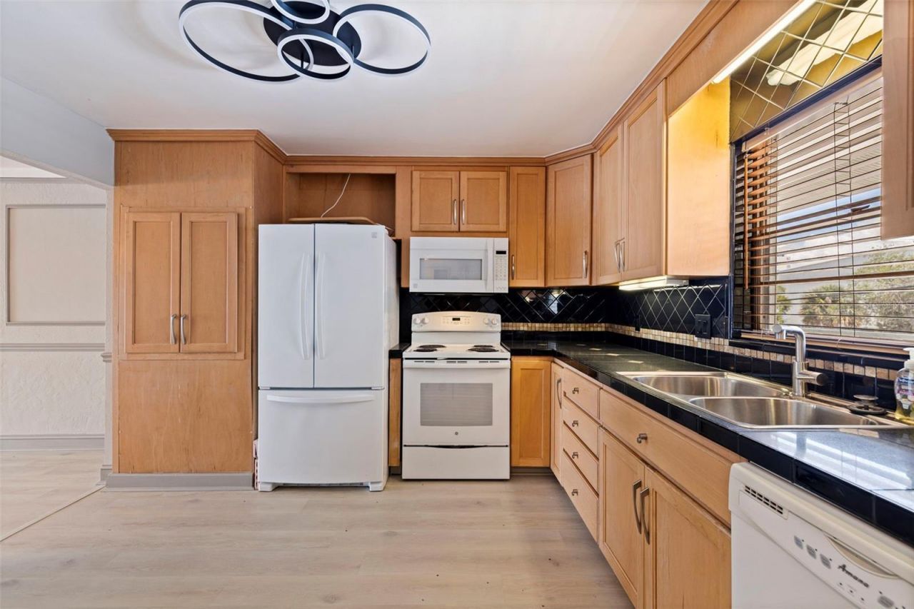 3717 46th Avenue S, Unit 11, Saint Petersburg, FL 33711 Photo
