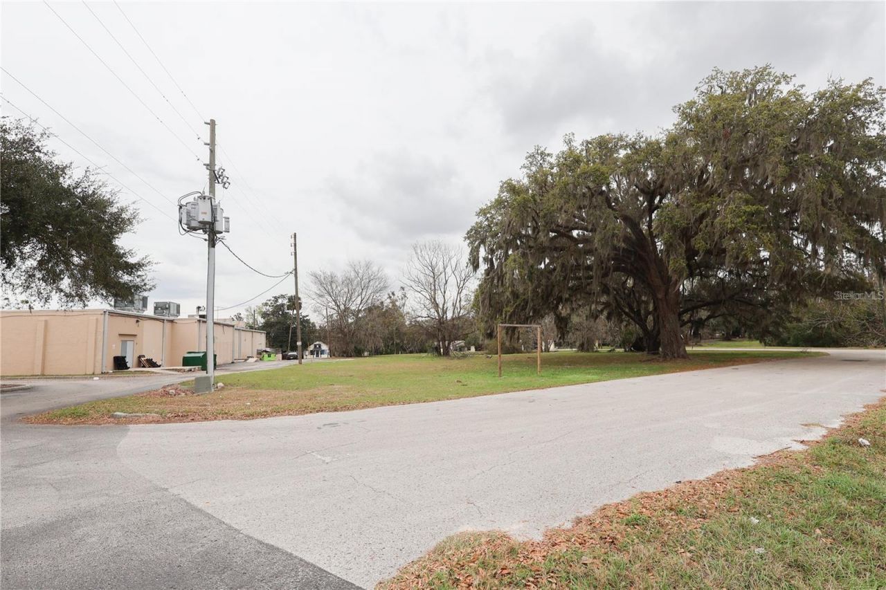 5810 SE Abshier Boulevard, Belleview, FL 34420 Photo