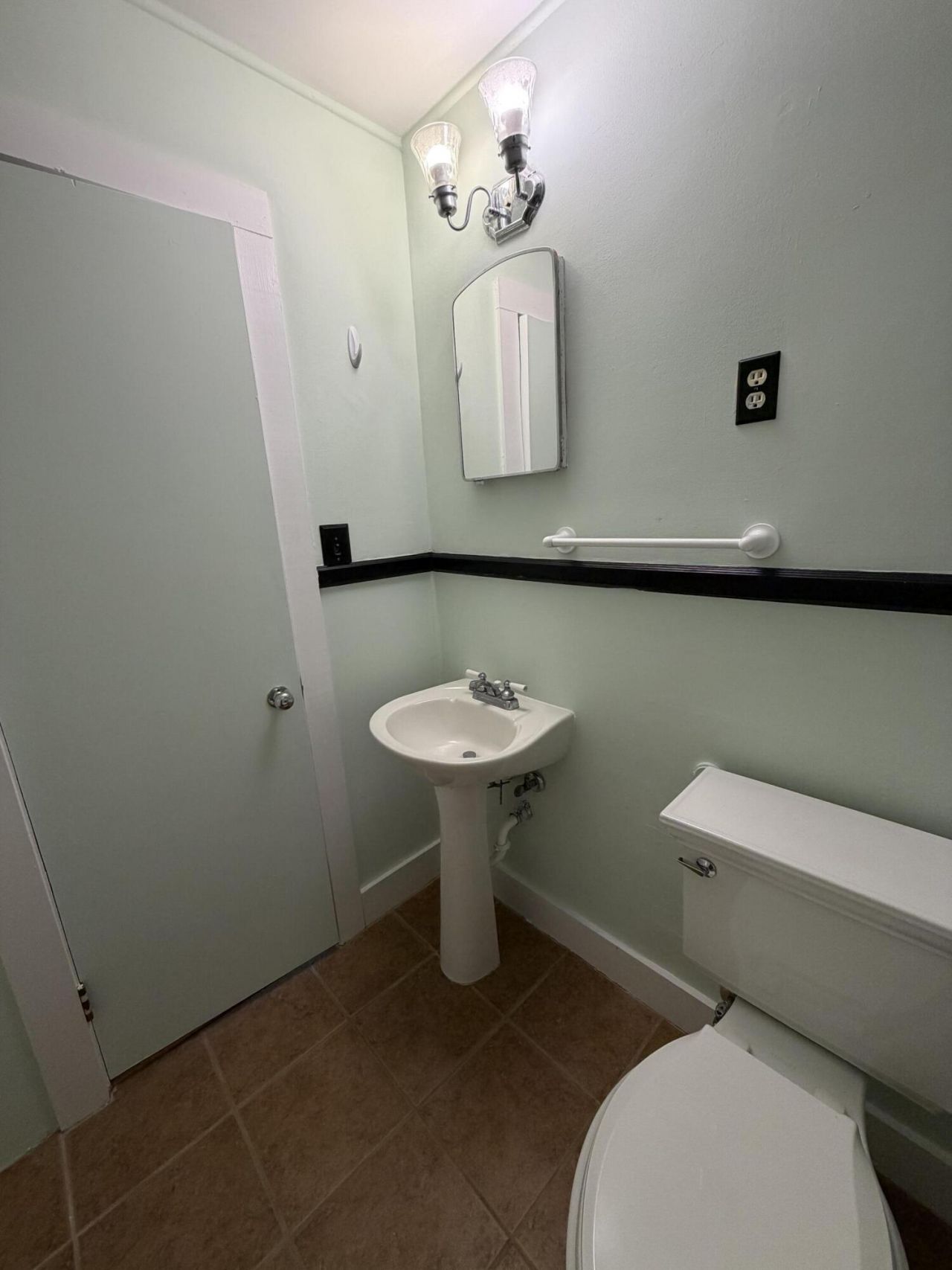 2056 Saint James Drive Photo 12