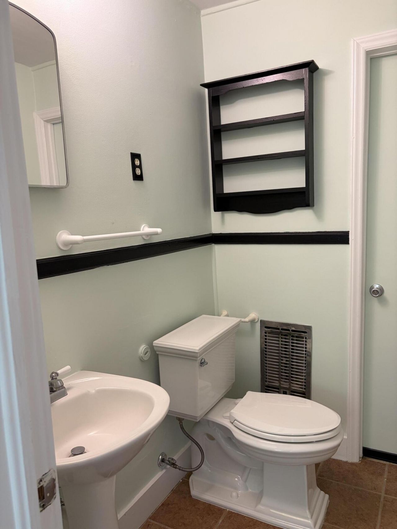 2056 Saint James Drive Photo 13