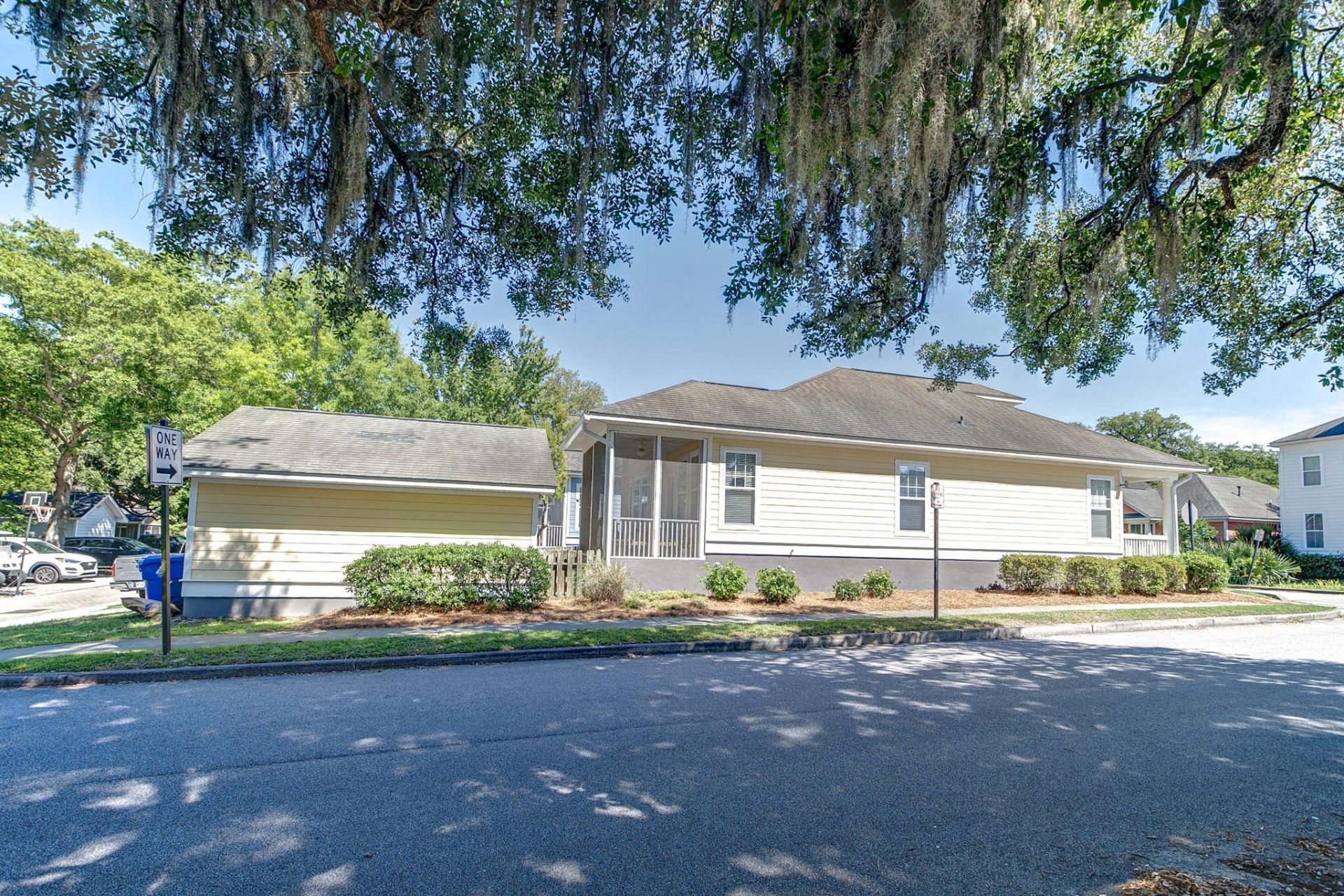 5181 Celtic Drive Photo 4