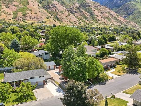 3120 N APACHE LN E, Provo, UT 84604