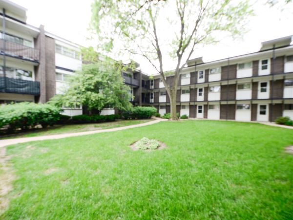4718 Russett Lane , Unit 104, Skokie, IL 60076