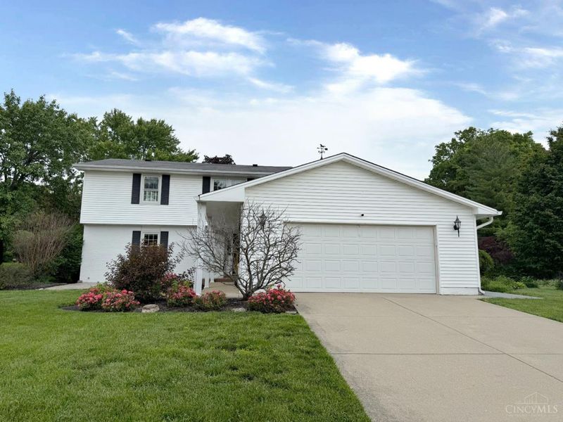 876 Maple Ridge Court, Fairfield, OH 45014 Photo 2