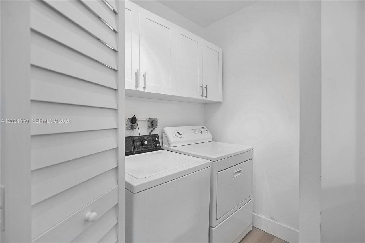 9273 Collins Ave, Unit 309, Surfside, FL 33154 Photo