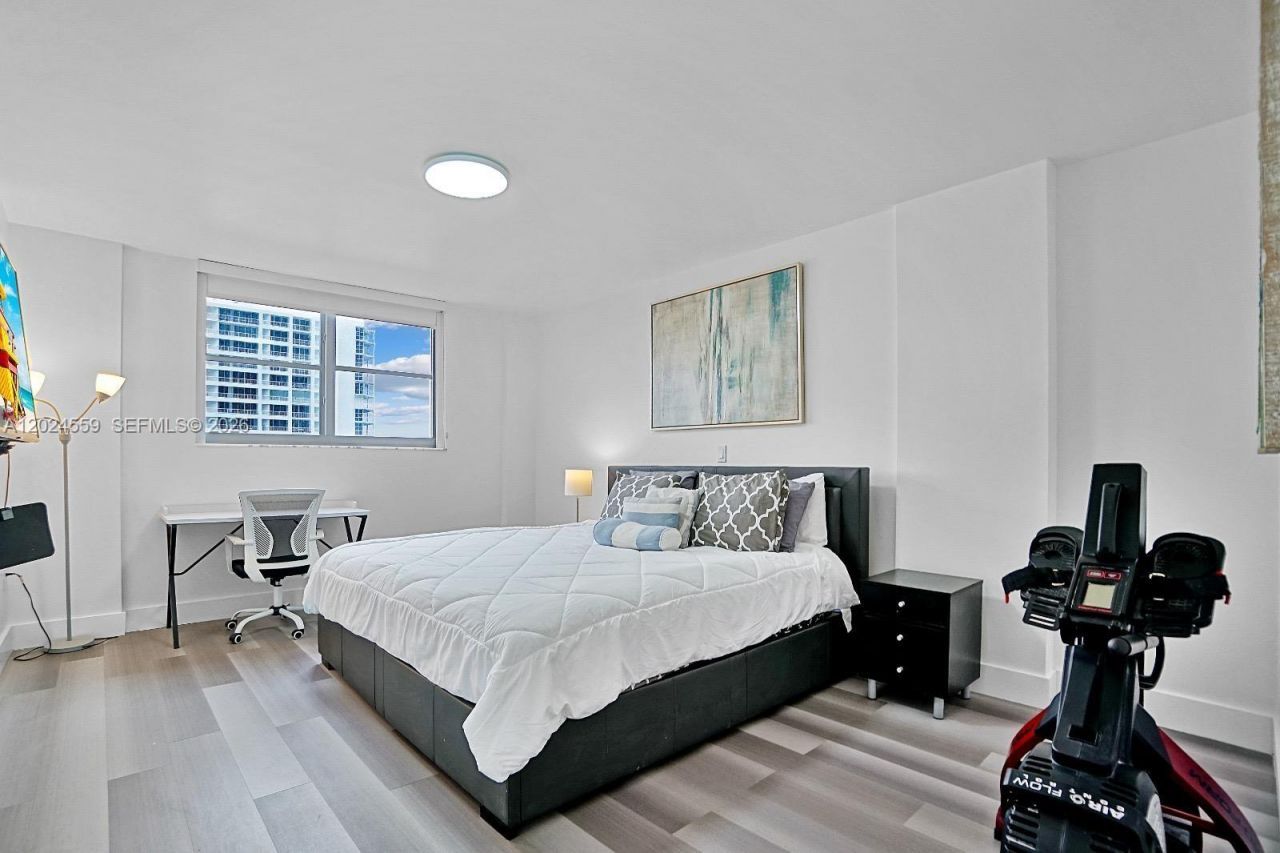 9273 Collins Ave, Unit 309, Surfside, FL 33154 Photo