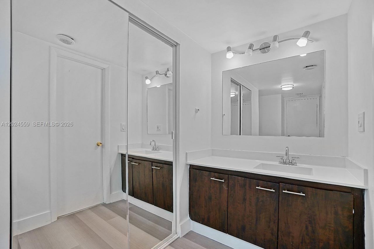 9273 Collins Ave, Unit 309, Surfside, FL 33154 Photo