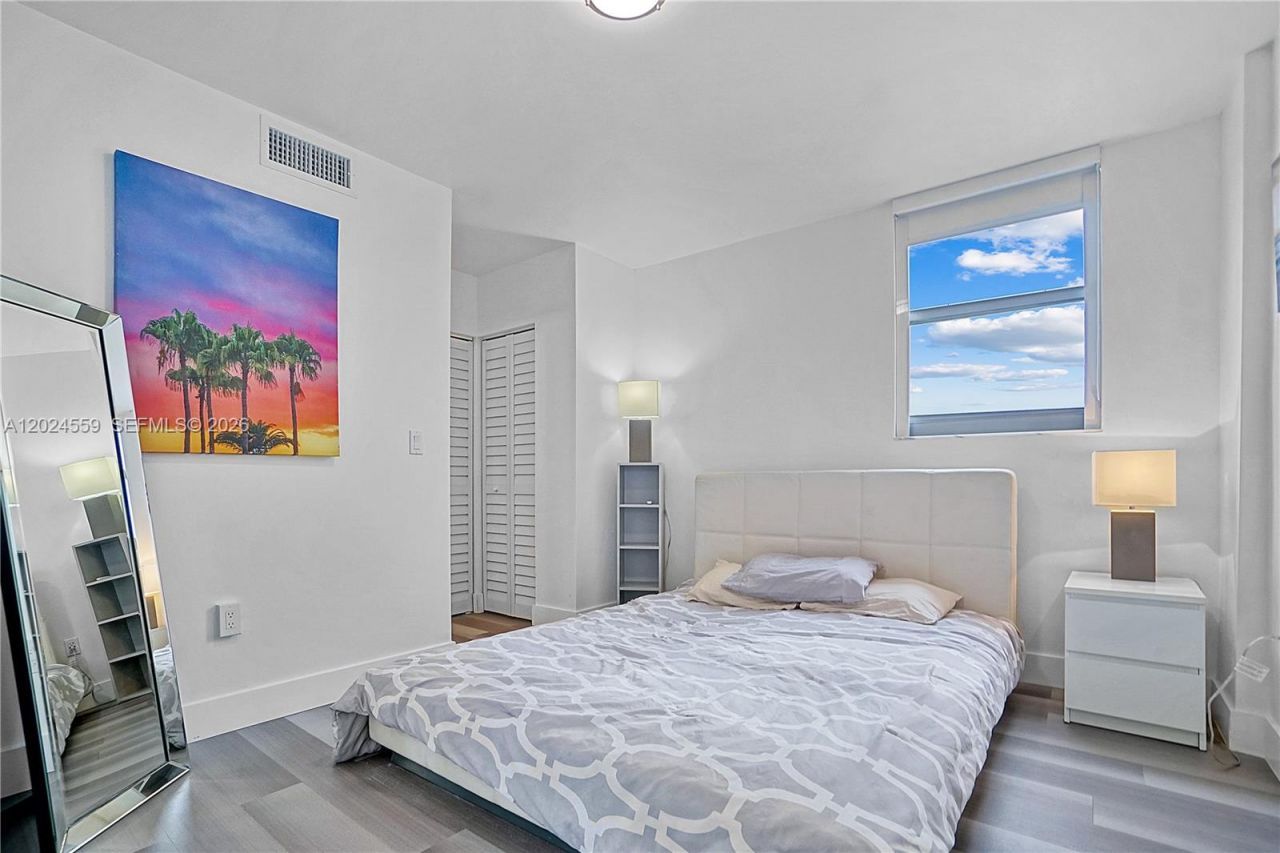 9273 Collins Ave, Unit 309, Surfside, FL 33154 Photo