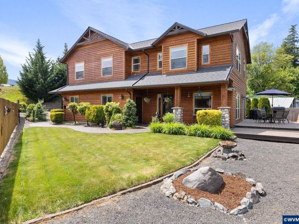 210 SE Whitten Rd, Mill City, OR 97360