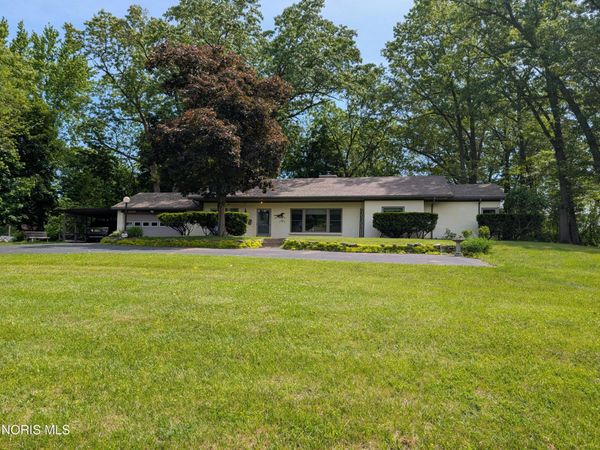 6060 Cross Trails Road , Sylvania, OH 43560