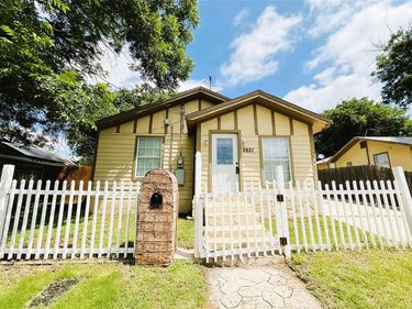 2621 E 12th Street, Fort Worth, TX 76111