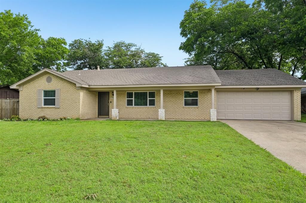 1707 Park Ridge Terrace, Arlington, TX 76012 Main Photo