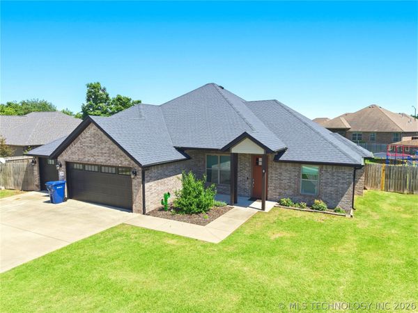 909 Carter Court , Siloam Springs, AR 72761