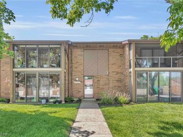 22946 Mastick Road, Unit 202, Fairview Park, OH 44126
