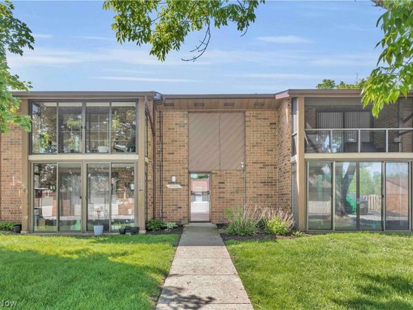 22946 Mastick Road , Unit 202, Fairview Park, OH 44126