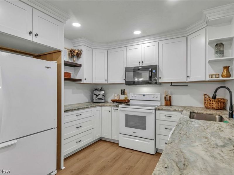22946 Mastick Road , Unit 202, Fairview Park, OH 44126 Photo 4